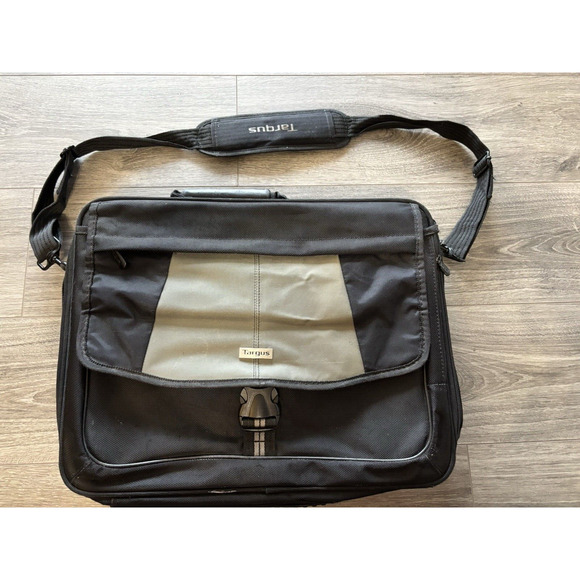 Targus 17” Blacktop Deluxe‎ Laptop Case w/ Dome Protection Softside Brief Case - Picture 1 of 9